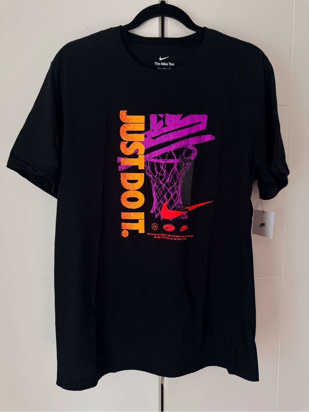 Nike Graphic Tee NWT